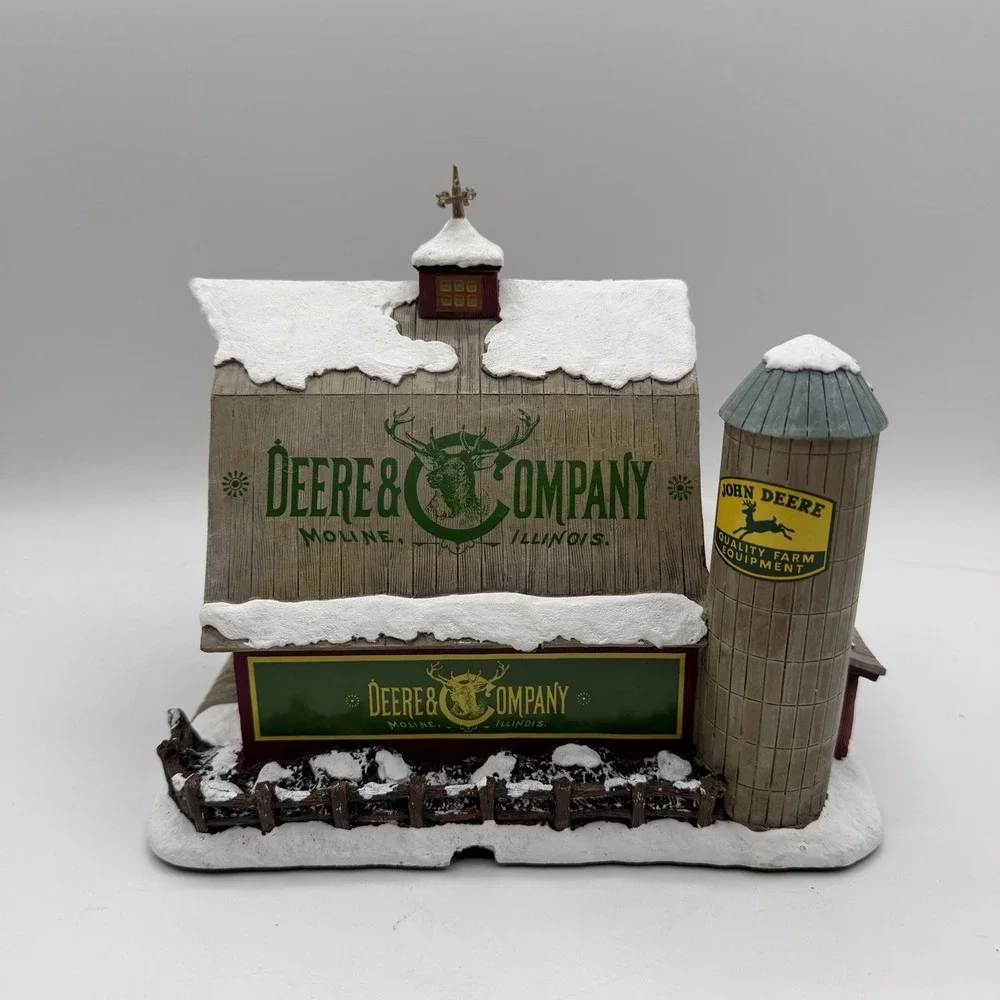VTG John Deere Creek Hawthorne Village Light Up Barn 2003 79114‎ Deer Christmas